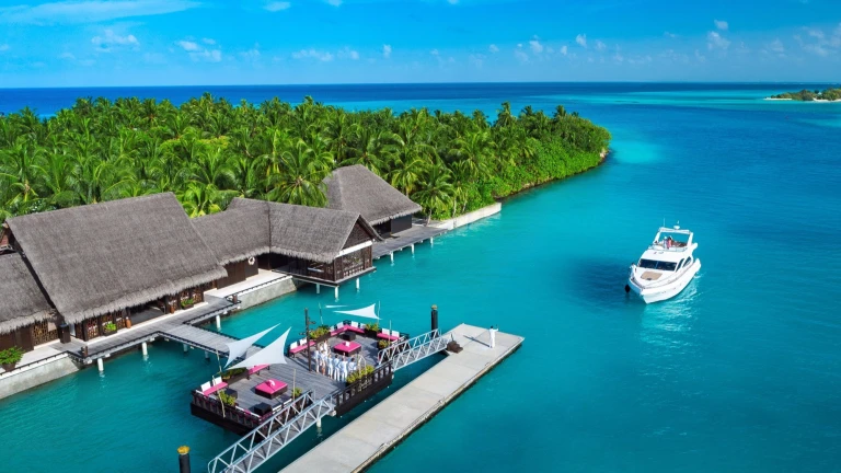 Description: Located on the narrow strip of Agatti, this resort offers premium beachfront villas where you can watch the sunrise and sunset from your doorstep. It features a specialized water sports center for scuba diving and glass-bottom boat rides. The resort is known for its personalized hospitality, often arranging flower-decorated rooms and celebratory cakes for honeymooners.