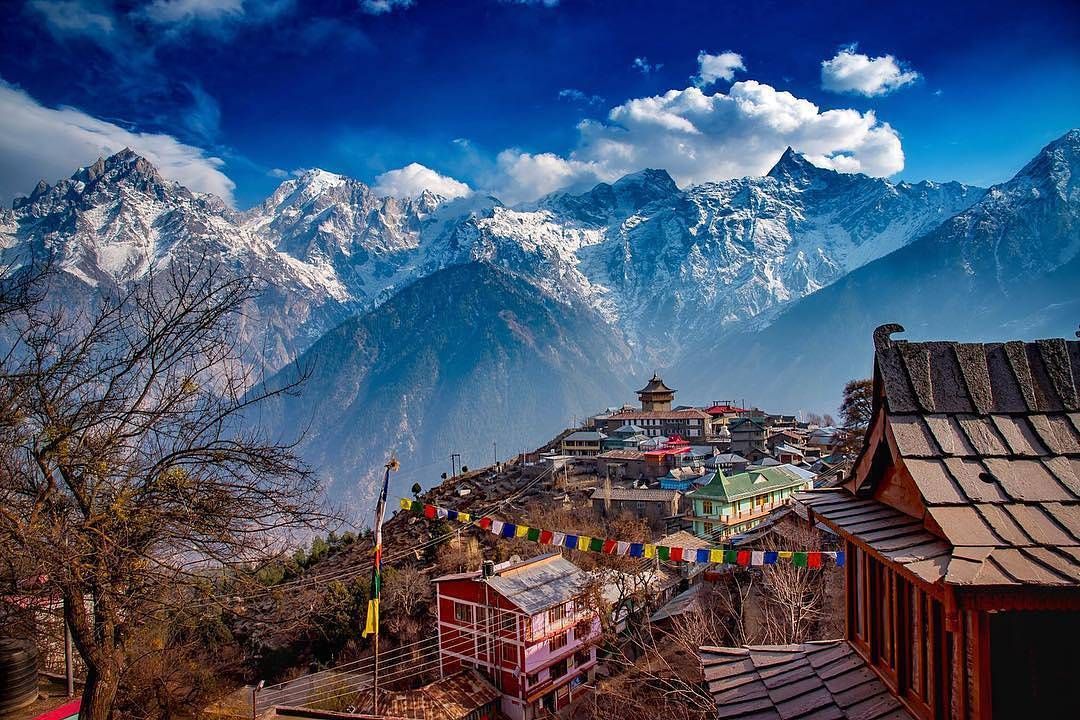 Description: Situated at one of the best vantage points in Kalpa, this hotel offers unobstructed, front-row views of the sacred Kinner Kailash peaks. The "Luxury Suite" wing provides spacious rooms with large glass windows and private balconies, perfect for witnessing the famous golden sunrise over the glaciers.