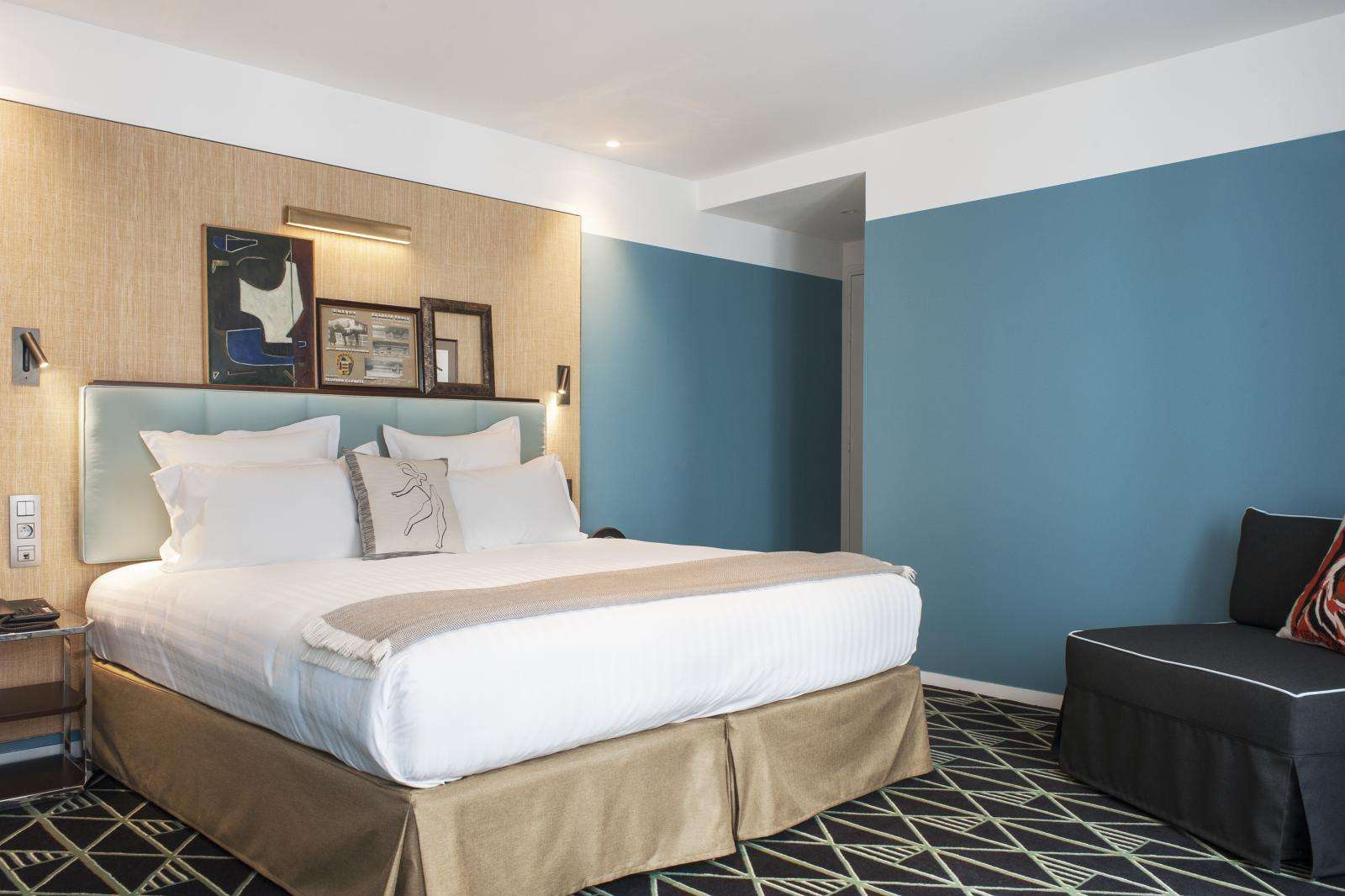 Taj Lake Palace is an iconic 5‑star luxury heritage hotel located in Udaipur, Rajasthan, India. Set on the tranquil waters of Lake Pichola, this stunning white marble palace offers a truly magical and romantic experience — often described as one of the most beautiful hotels in the world.